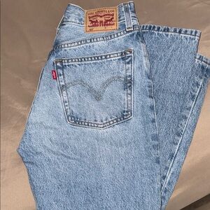 Levi's women’s Light Wash Straight Leg Jeans